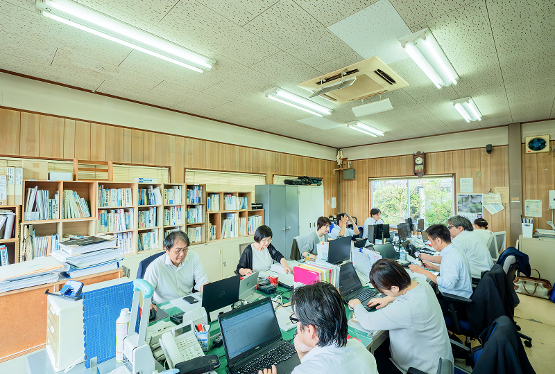 事務所の仕事の様子